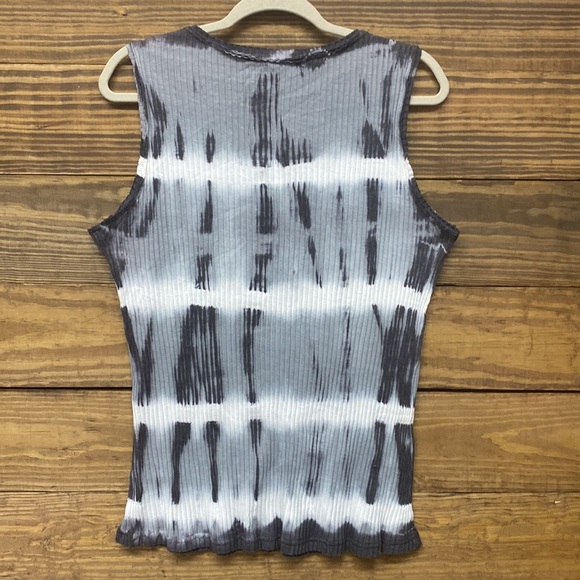 Cato Tank Top - Picture 6 of 7